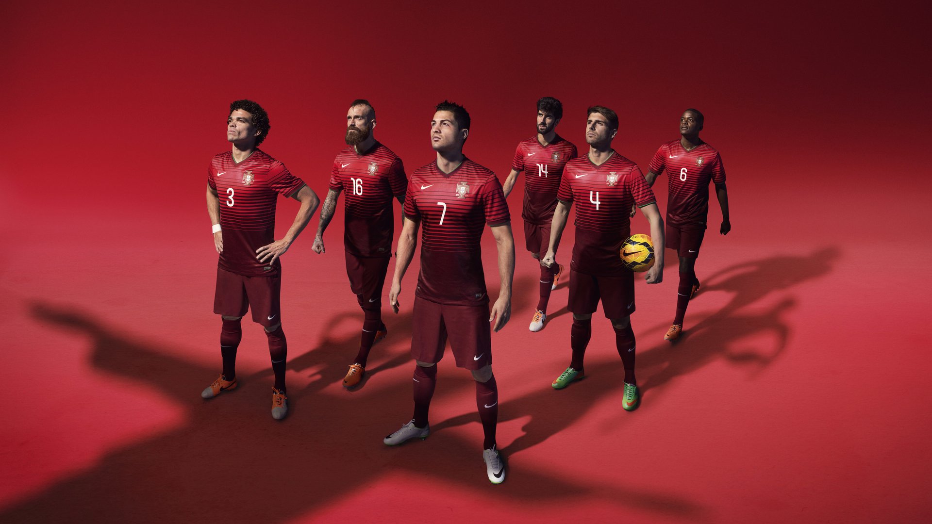 高位逼抢打乱对手中后场组织,高位战术